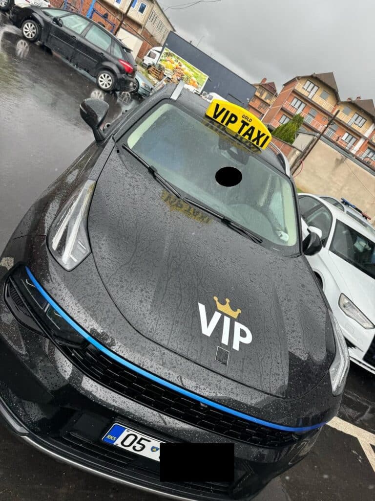 Lynk & Co 01 volée à Lyon, transformée en taxi VIP au Kosovo